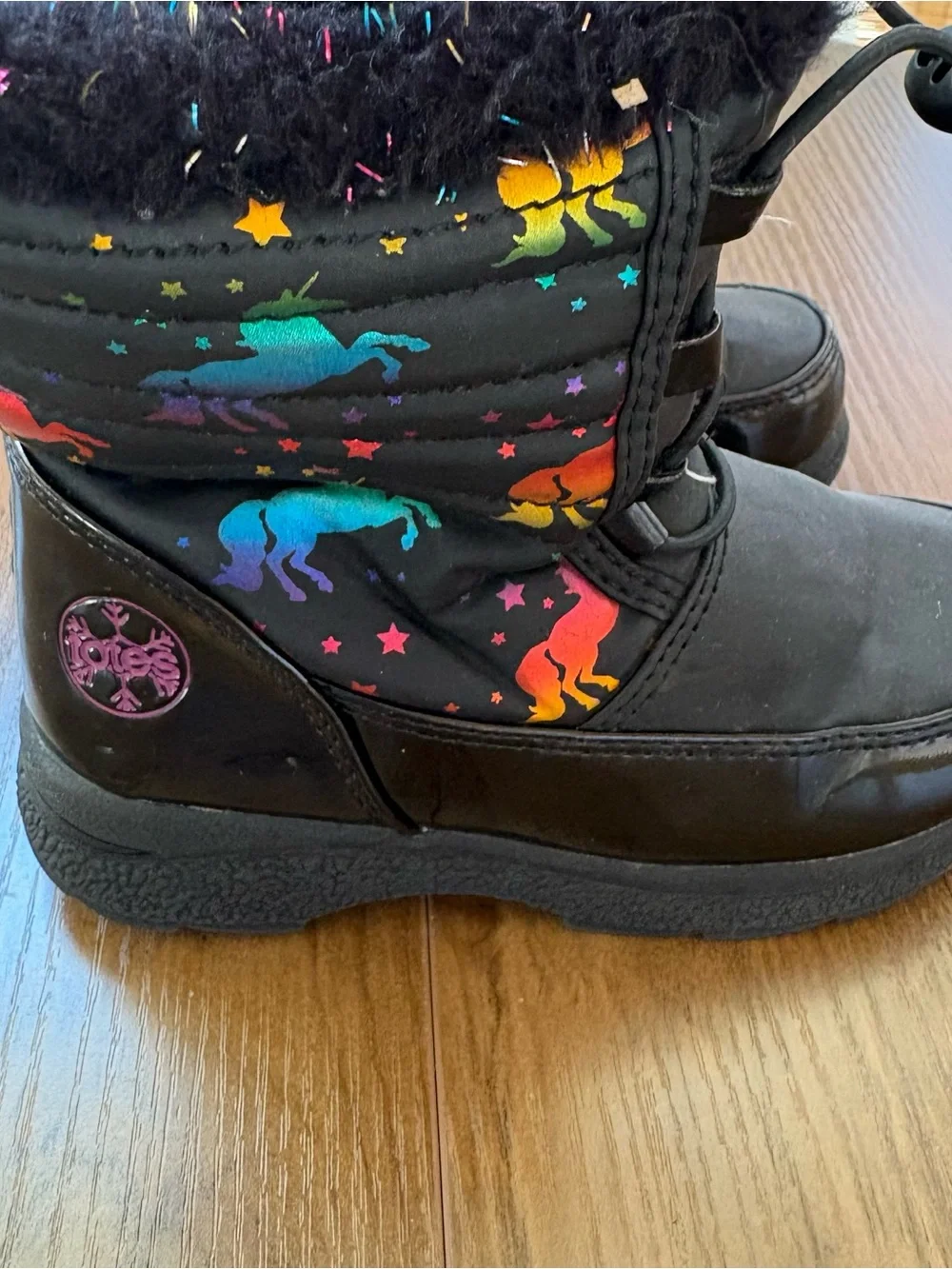 Totes Kids Black Winter Boots with Rainbow and unicorn Accents Size 10 INV25/576